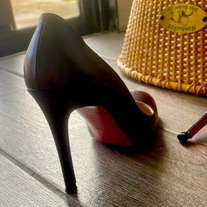 CHRISTIAN LOUBOUTIN
Kid Simple 70 Pumps 37 Brown
